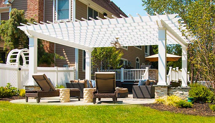 What is the Difference Between a Pergola and an Arbor?